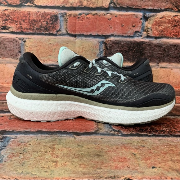 Saucony Triumph 18 Athletic Shoes - Picture 2 of 11